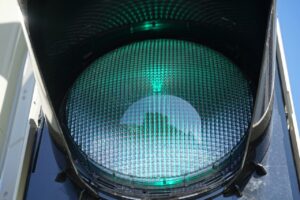 На 18-ти април: Числото 18 дава зелена светлина на 4 зодии! 32 traffic light 6895727 1280