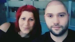 Майката на 18-годишния Светльо, убит от полицай, коментира случая след самоубийството на полицаят Петров. Обвиненията и истината остават спорни. Научете повече в статията.