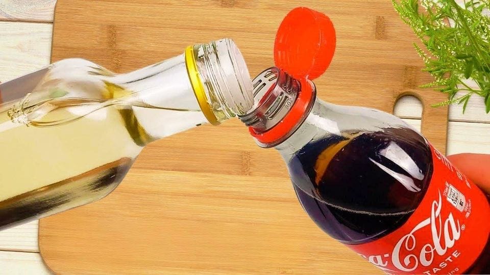 Оцет и Coca-Cola: перфектно дуо за почистване на ръжда, петна и запушени канали! Открийте как тези обикновени продукти правят чудеса у дома.