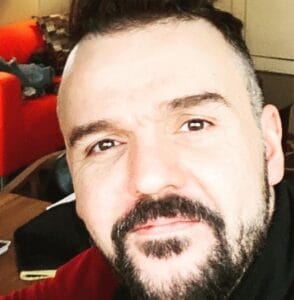 Графа грабна „Кристална лира“ за впечатляващия си концерт на стадион „Васил Левски“. Открийте как той продължава да вдъхновява феновете си.