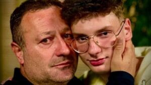 Димитър Рачков сподели емоционални снимки, показвайки трудния, но горд момент, когато изпраща сина си да учи в чужбина. „Успех, тате! Вярвам в теб“, написа той. Повече подробности в статията.