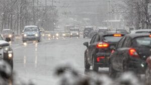 Оранжев код за силни ветрове, дъжд и сняг е в сила за Северозападна България. Очакват се температури до 20°, с валежи до полунощ.