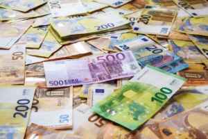 banknotes 7850299 1280.jpg