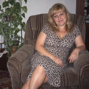 Баба ми ми остави като наследство полуразрушена къща на село, а на брат ми — тристаен апартамент в София. Съпругът ми ме нарече неудачница и ме изгони. Заминах за селото, а когато влязох вътре в къщата — останах без думи. 50 808079908 1524825956330920 6723446092011750933 n